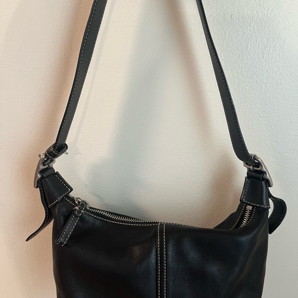 Coach Black Leather Shoulder Bag Modern Design